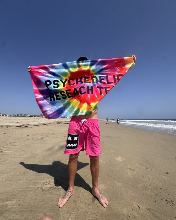 Psychedelic Team DON'T CARE X LEUS